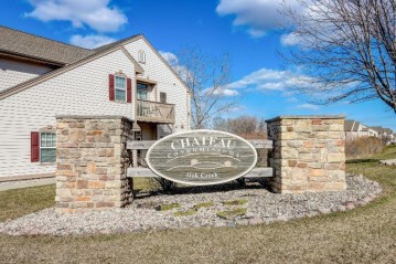 2146 W Vista Bella Dr, Oak Creek, WI 53154-2661