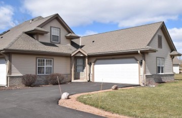 4841 S Waterview Ct, Greenfield, WI 53220-4856