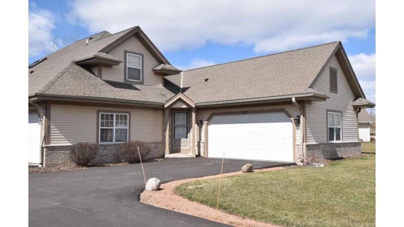 4841 S Waterview Ct Greenfield, WI 53220 by First Weber Inc - Waukesha $294,900