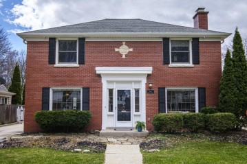 9411 Ridge Blvd, Wauwatosa, WI 53226-1737