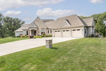 1585 Lone Oak Ln, Brookfield, WI 53045-7829