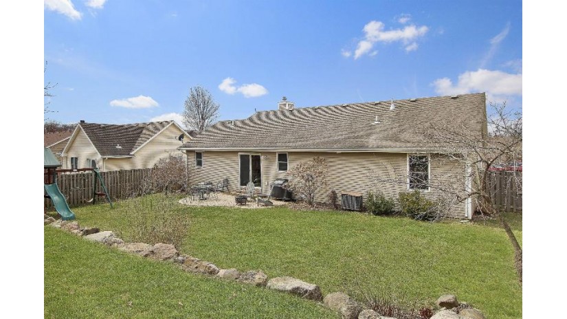 729 Joshua Ln Lake Geneva, WI 53147 by Keller Williams-MNS Wauwatosa $498,500