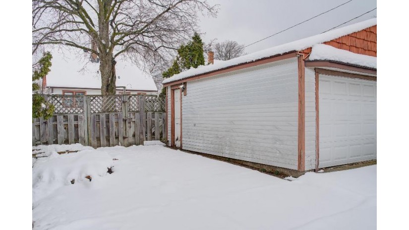 3672 S 20th St Milwaukee, WI 53221 by Redefined Realty Advisors LLC - 2627325800 $204,900