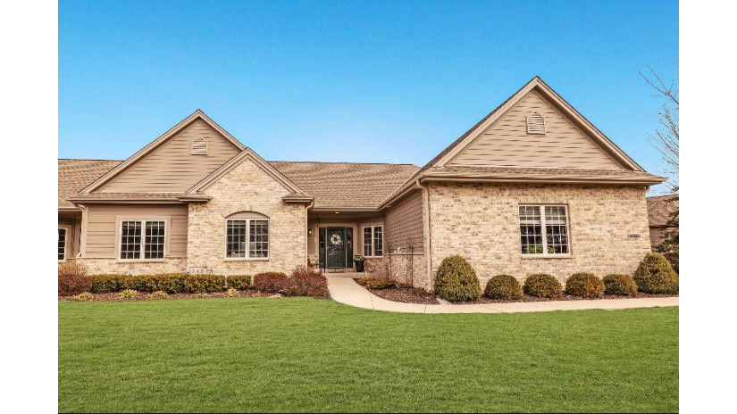 W50N597 N Highland Crossings Cir Cedarburg, WI 53012 by Powers Realty Group - suzanne@powersrealty.com $474,900