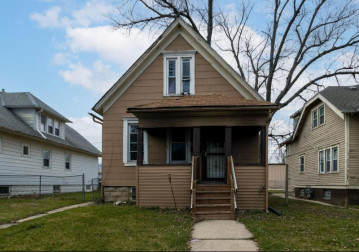 5233 N 38th St, Milwaukee, WI 53209-4735