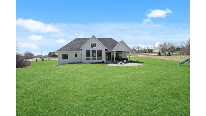 3864 Hickory Hill Pkwy W Richfield, WI 53033 by Lake Country Flat Fee $975,000