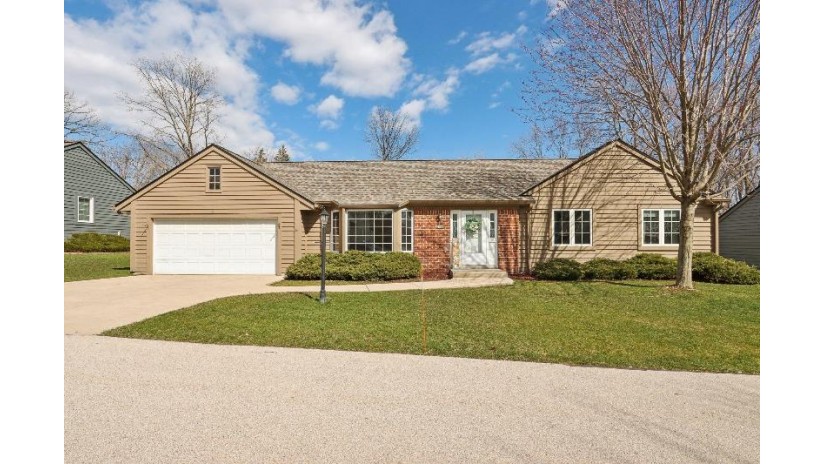 3708 S Bayberry Ln Greenfield, WI 53228 by M3 Realty $369,900
