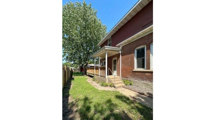 1317 Farnam St La Crosse, WI 54601 by La Crosse by Owner, LLC $299,900