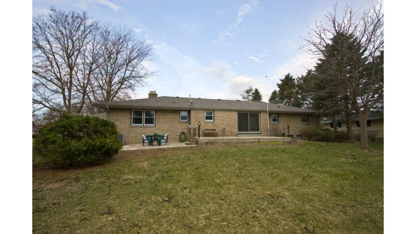 W250S3320 Hemit Ave Waukesha, WI 53189 by Buyers Vantage $449,500