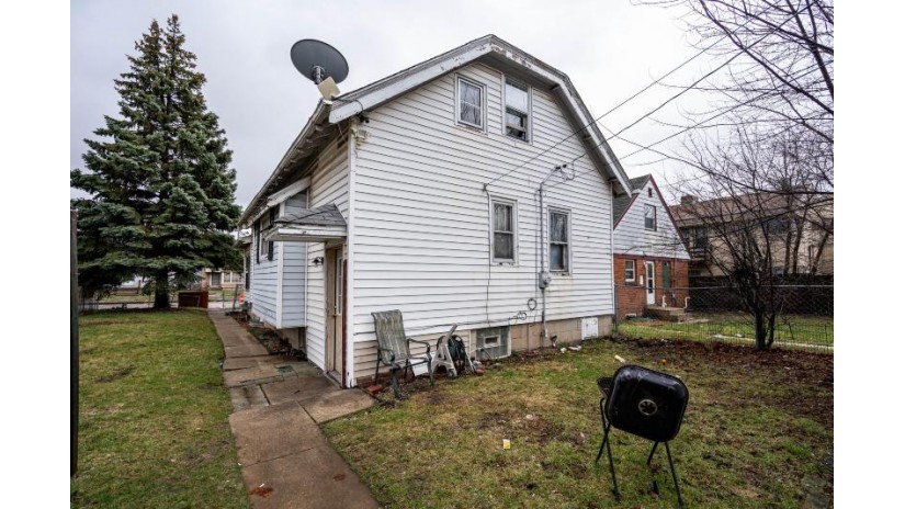 4220 W Hampton Ave Milwaukee, WI 53209 by Compass RE WI-Tosa $104,999