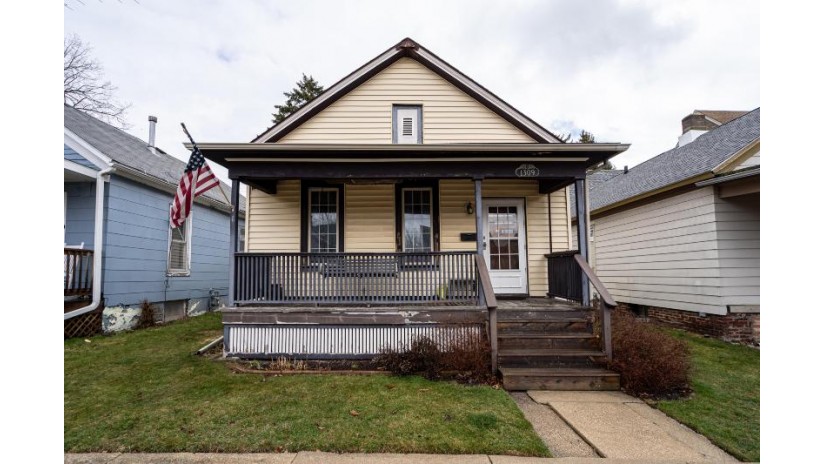 1309 Chatham St Racine, WI 53402 by First Weber Inc- Racine $125,000