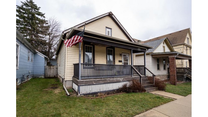 1309 Chatham St Racine, WI 53402 by First Weber Inc- Racine $125,000