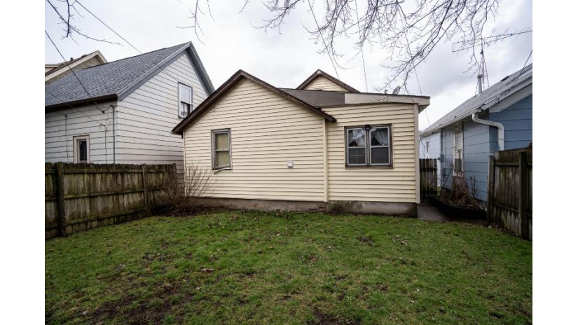 1309 Chatham St Racine, WI 53402 by First Weber Inc- Racine $125,000