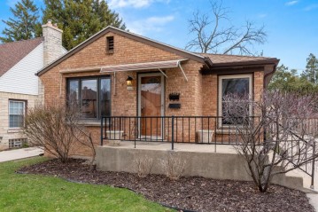 2440 S 81st St, West Allis, WI 53219-1730