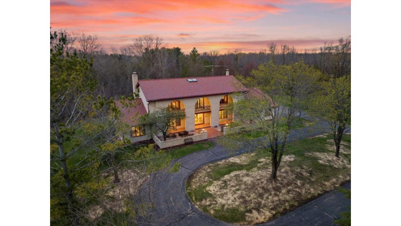 9117 N Greenbrook Rd River Hills, WI 53217 by Powers Realty Group - suzanne@powersrealty.com $1,395,000