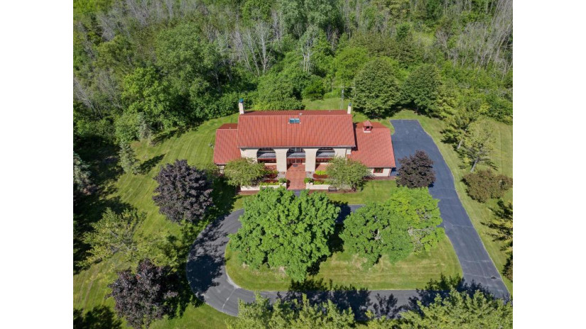 9117 N Greenbrook Rd River Hills, WI 53217 by Powers Realty Group - suzanne@powersrealty.com $1,395,000