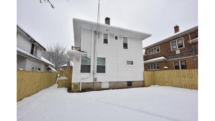 4506 W Keefe Ave Milwaukee, WI 53216 by Realty Executives Integrity~Brookfield - brookfieldfrontdesk@realtyexecutives.com $184,999