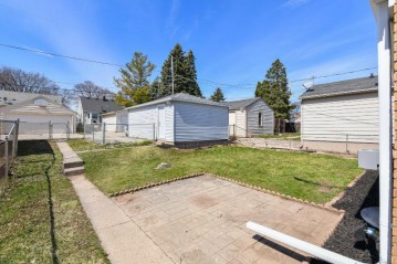 3275 N 80th St, Milwaukee, WI 53222-3803