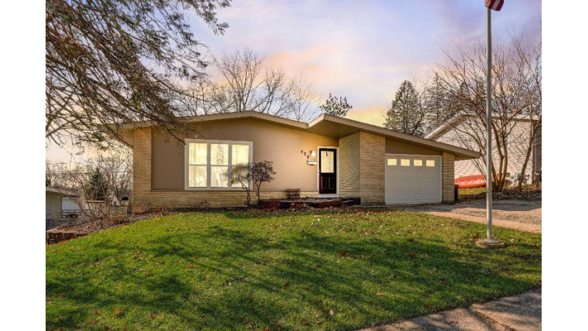 525 Storle Ave Burlington, WI 53105 by Avanti Realty LLC $299,900