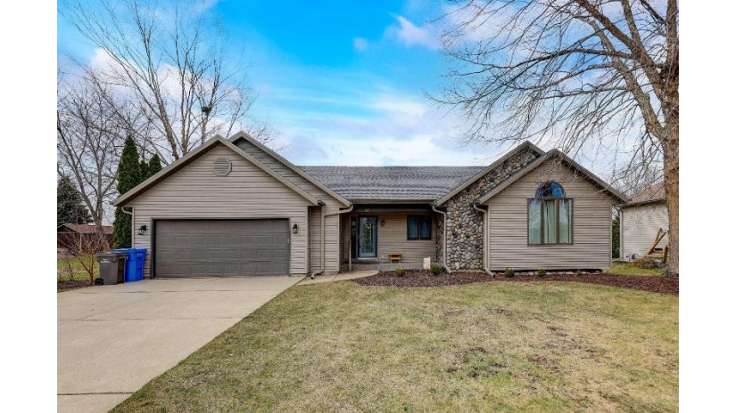 813 Pheasant Run Watertown, WI 53094 by RE/MAX Shine $374,900