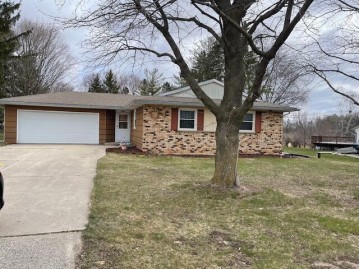 6970 Lark Ave, Hartford, WI 53027-9008