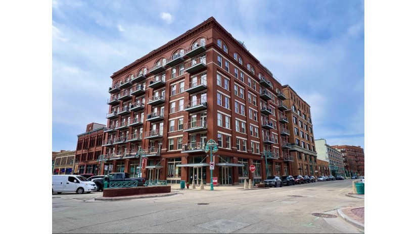 191 N Broadway - 407 Milwaukee, WI 53202 by Milwaukee Flat Fee Homes $410,000