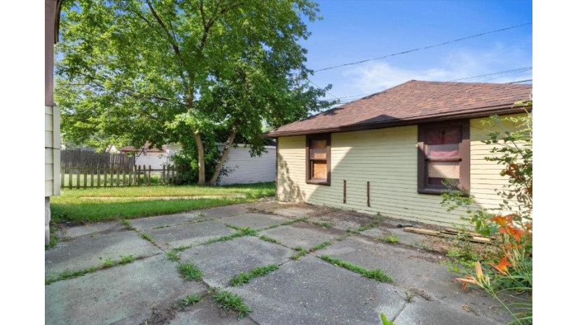 3873 N 41st St Milwaukee, WI 53216 by Keller Williams Realty-Milwaukee Southwest - 262-599-8980 $149,900