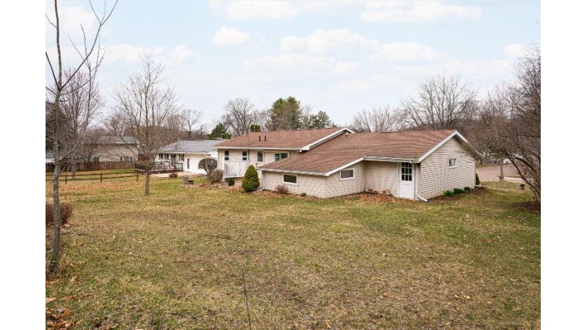 355 Meadowood Ct Viroqua, WI 54665 by Hall Realty $259,900