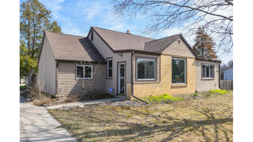 4754 N 104th St Wauwatosa, WI 53225 by Firefly Real Estate, LLC $324,900