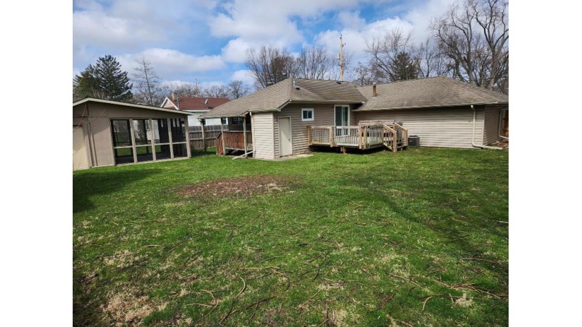 W1039 Golden Glow Rd Bloomfield, WI 53128 by Hibl's Real Estate Sales, Inc. $234,900