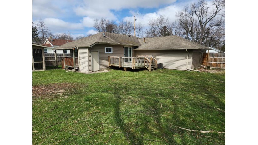 W1039 Golden Glow Rd Bloomfield, WI 53128 by Hibl's Real Estate Sales, Inc. $234,900