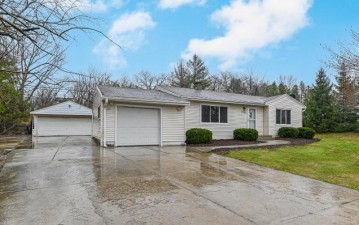 7216 S 46th St, Franklin, WI 53132-8795