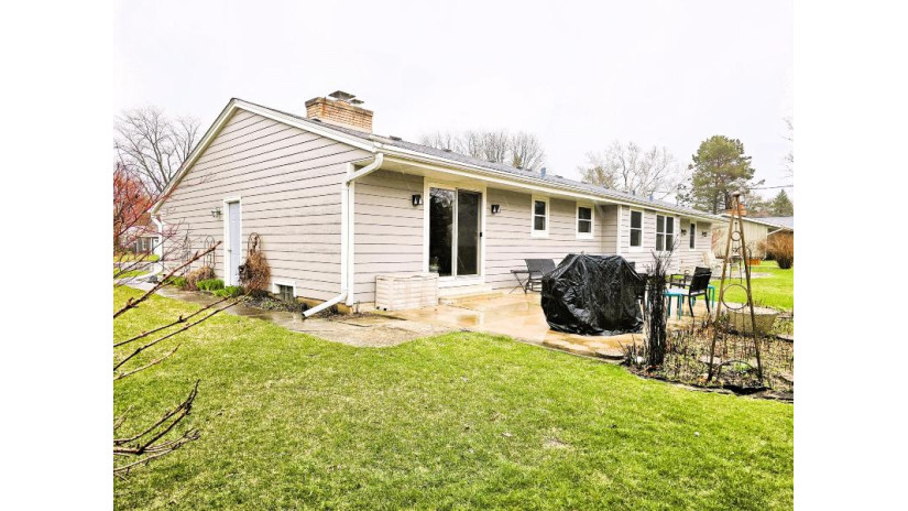 175 S Beaumont Ave Brookfield, WI 53005 by List2Sell, LLC $449,900