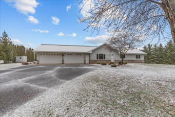 1248 Lakeview Rd, Farmington, WI 53090-8200