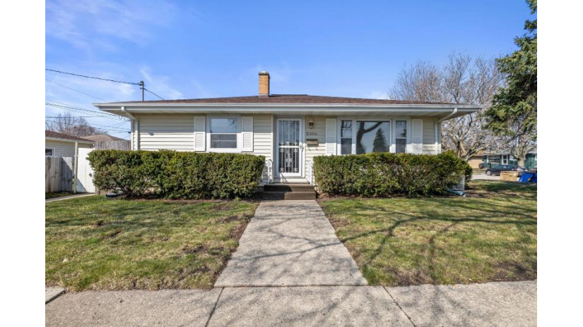 2304 18th Ave Kenosha, WI 53140 by Powers Realty Group - suzanne@powersrealty.com $253,900