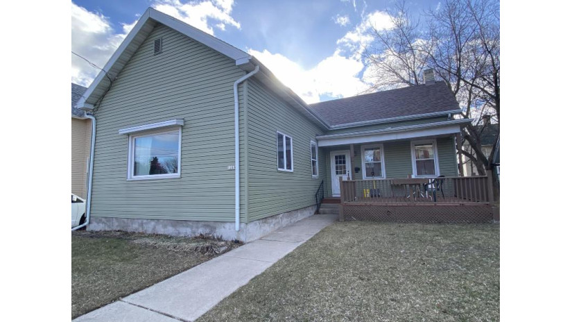 1208 S 9th St Manitowoc, WI 54220 by Coldwell Banker Real Estate Group~Manitowoc - 920-769-1600 $120,000