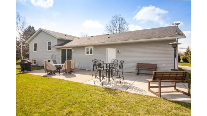 S46W25772 Lawnsdale Rd Waukesha, WI 53189 by First Weber Inc - Delafield $389,900