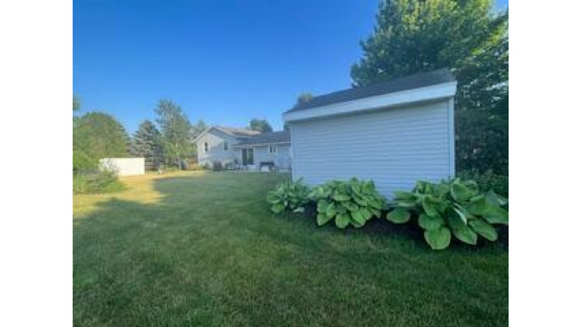 S46W25772 Lawnsdale Rd Waukesha, WI 53189 by First Weber Inc - Delafield $389,900