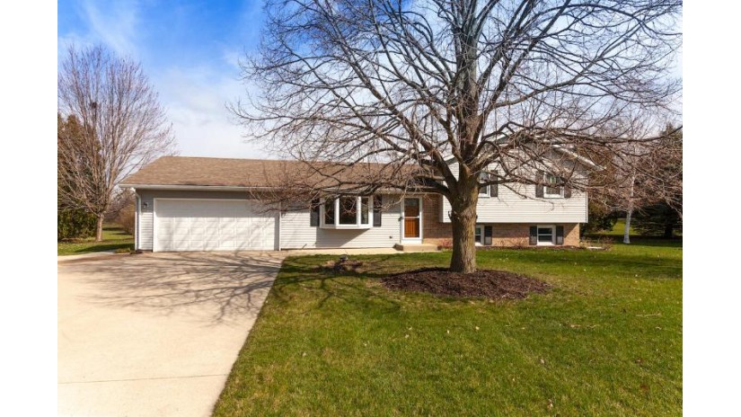 S46W25772 Lawnsdale Rd Waukesha, WI 53189 by First Weber Inc - Delafield $389,900