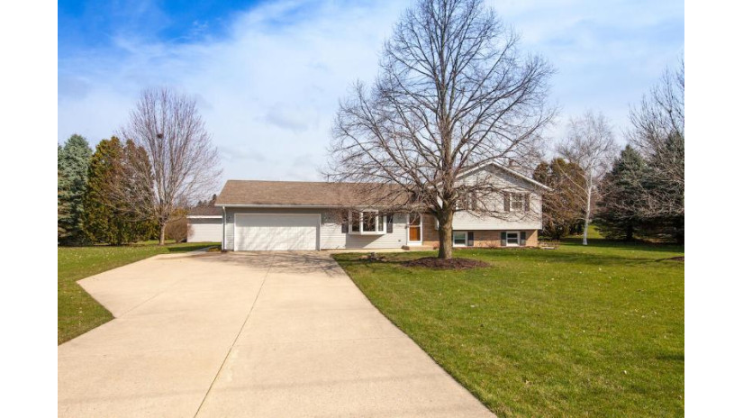 S46W25772 Lawnsdale Rd Waukesha, WI 53189 by First Weber Inc - Delafield $389,900