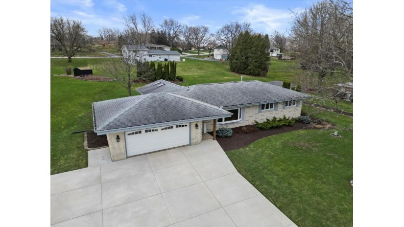 16321 W Hansen Dr New Berlin, WI 53151 by Compass RE WI-Tosa $449,900