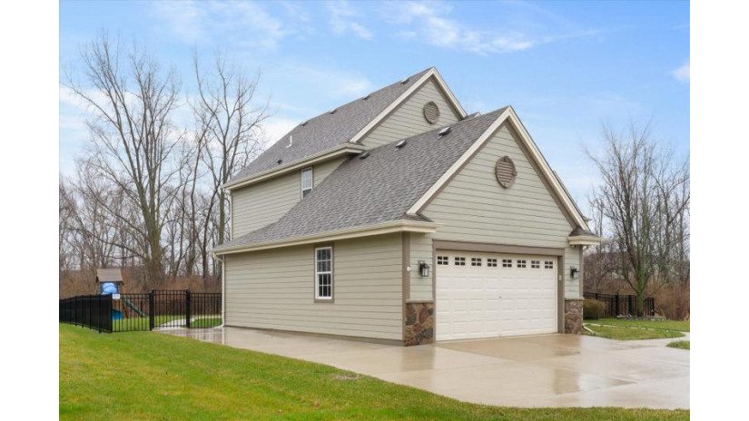 3811 E Bluestem Dr Oak Creek, WI 53154 by AA Baker Realtors LLC $599,000