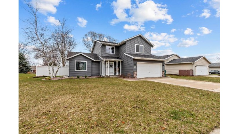 W201N16250 Ash Dr Jackson, WI 53037 by Redefined Realty Advisors LLC - 2627325800 $419,900