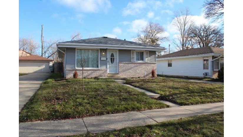 5804 W Boehlke Ave Milwaukee, WI 53223 by Coldwell Banker HomeSale Realty - Wauwatosa $229,000