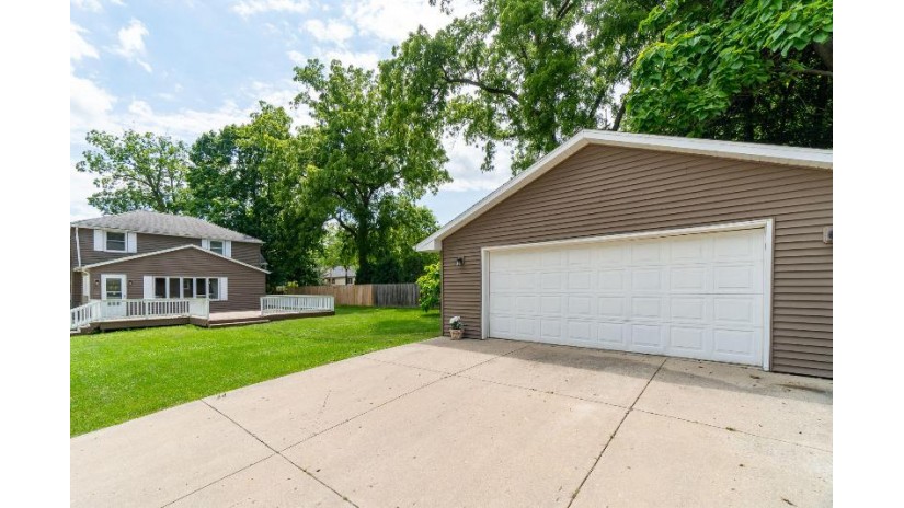 1421 Dodge St Lake Geneva, WI 53147 by Lake Geneva Area Realty, Inc. $385,500