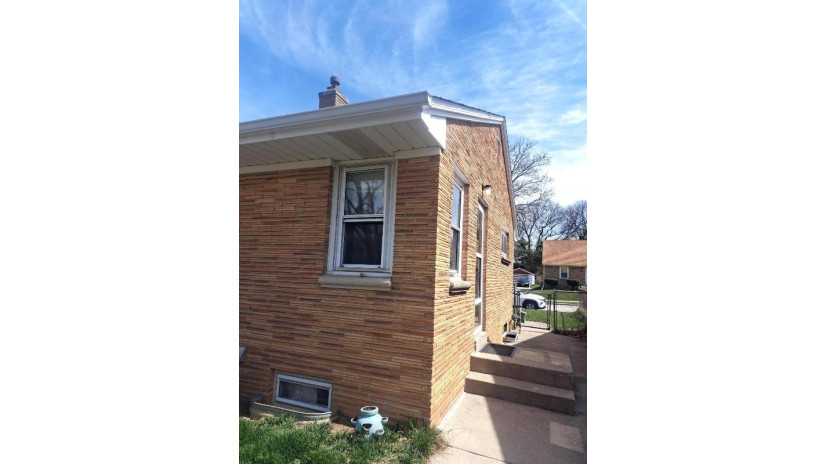 4319 S Logan Ave Milwaukee, WI 53207 by RE/MAX Market Place - 414-439-3696 $239,900