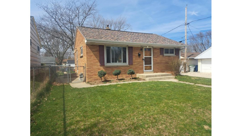 4319 S Logan Ave Milwaukee, WI 53207 by RE/MAX Market Place - 414-439-3696 $239,900