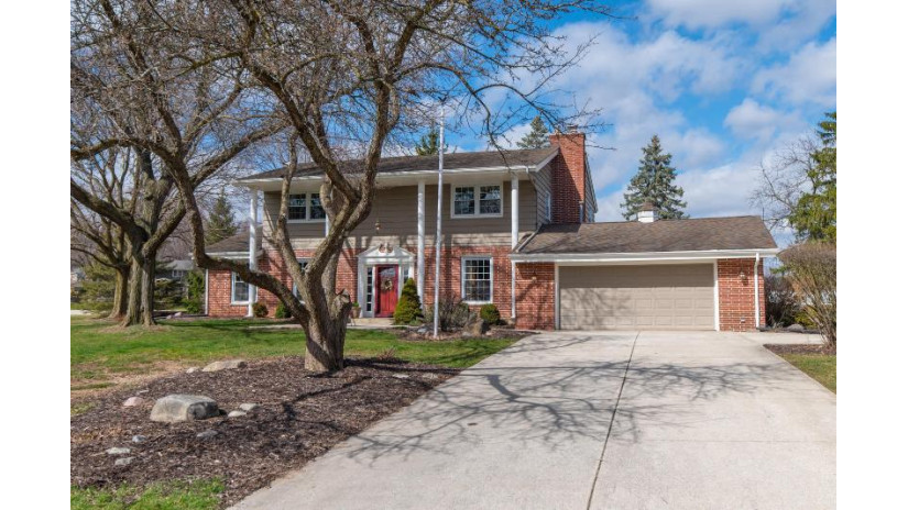 14980 San Raphael Dr Brookfield, WI 53005 by Firefly Real Estate, LLC $525,000