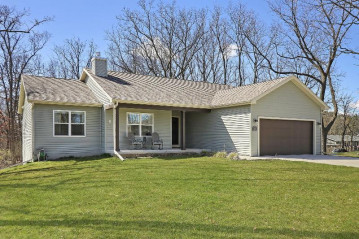 3333 N Narcissus Rd, Geneva, WI 53147