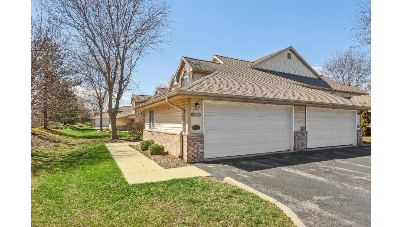 4939 W Maple Leaf Cir Greenfield, WI 53220 by EXP Realty LLC-West Allis $259,900